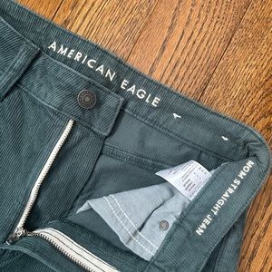 American Eagle Mom Straight Corduroy Green
